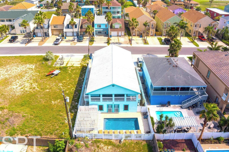Exterior & Views 2, Lantana Retreat 4, Cameron