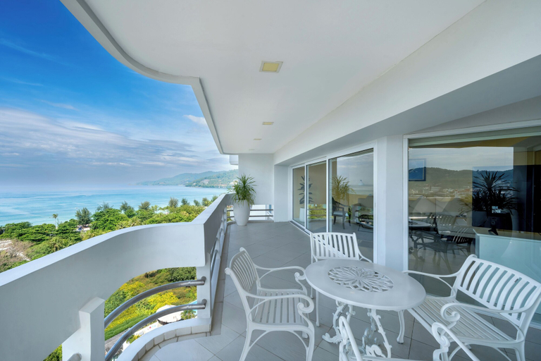 Exterior & Views 25