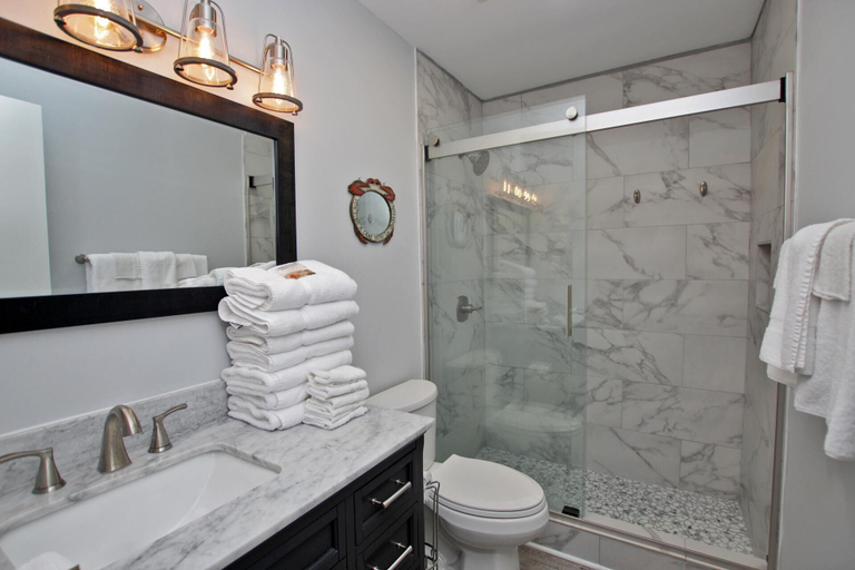Bathroom 3, Sand Dollar 28, Baldwin