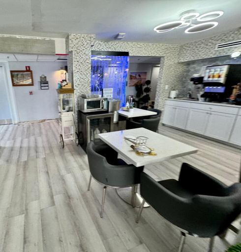 Food & Drinks 5, Ocean Sands Beach Boutique Inn-1 Acre Private Beach-St Augustine Historic-2 Miles-Shuttle with Downt, Saint Johns