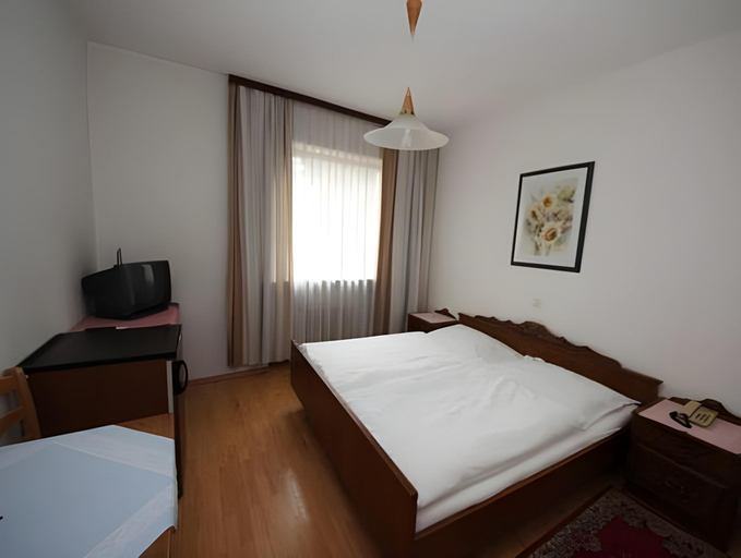 Bedroom 12
