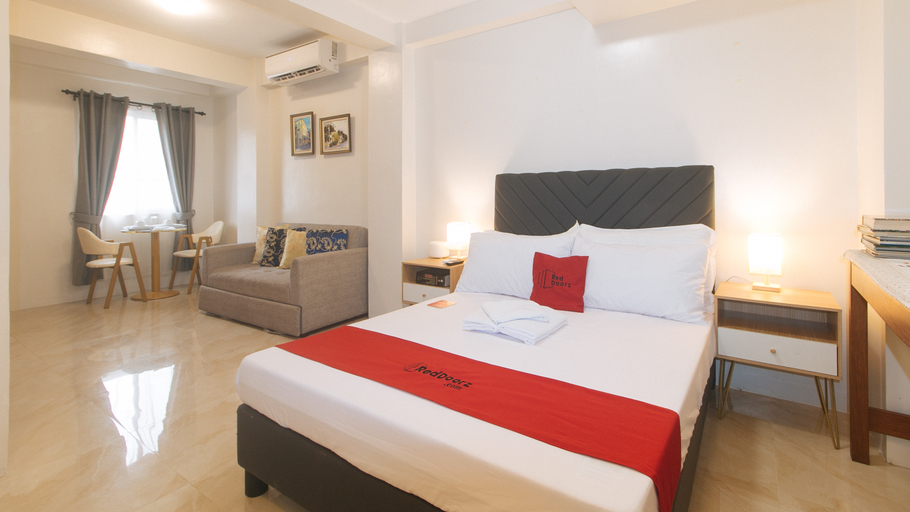 RedDoorz @ Delorian Residences, Makati City
