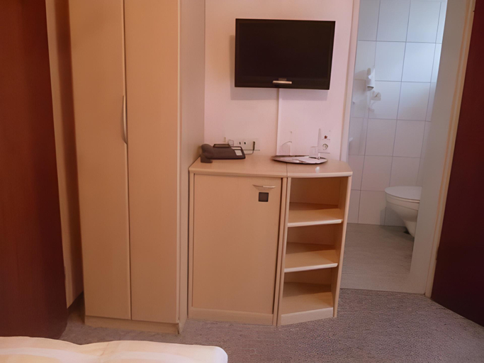 Bedroom 12