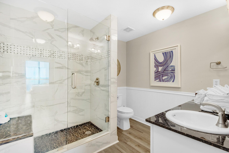 Bathroom 3, Calypso 2-1902 West, Bay