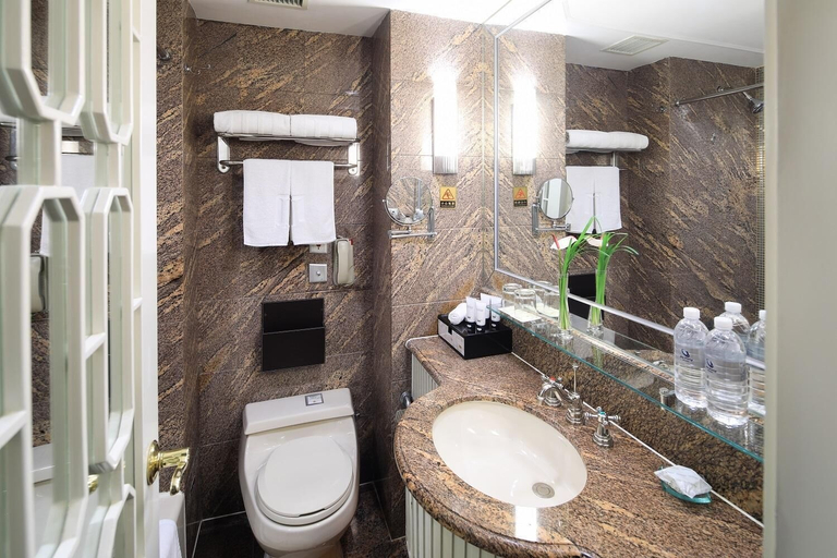 Bathroom 4, Jin Jiang Hotel Shanghai, Shanghai