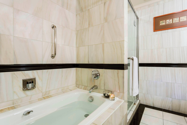 Bathroom 10