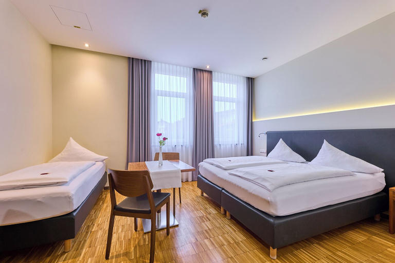 Bedroom 3, Hotel Apfelbaum, Erding