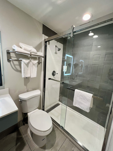 Bathroom 4, Quality Inn Tracy I-205, San Joaquin