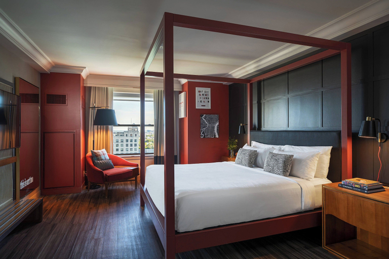 Bedroom 4, Renaissance Philadelphia Downtown Hotel, Philadelphia