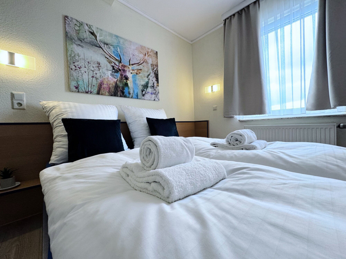 Bedroom 3, REGIOHOTEL Salzland, Salzlandkreis