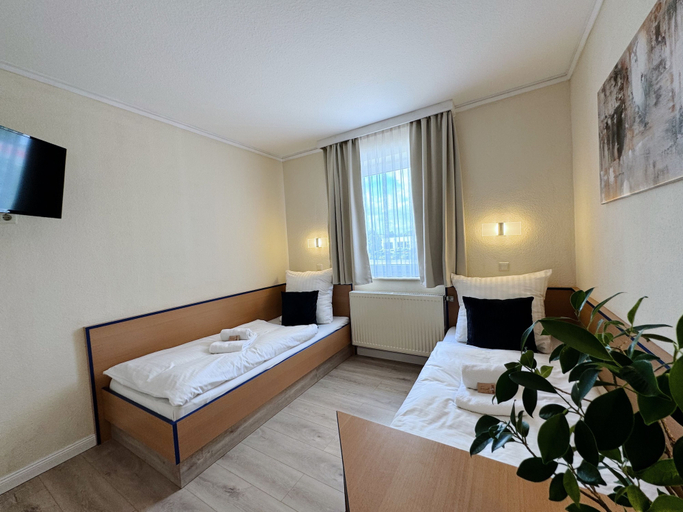 Bedroom 4, REGIOHOTEL Salzland, Salzlandkreis
