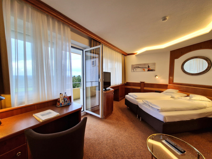 Bedroom 2, Badhotel Restaurant Stauferland, Göppingen