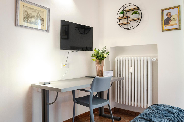 Others 4, B&B Corsini, Bologna
