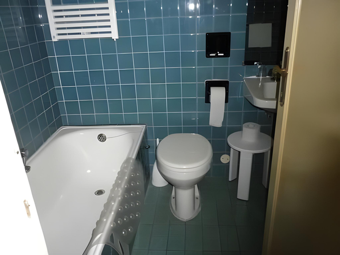Bathroom 17
