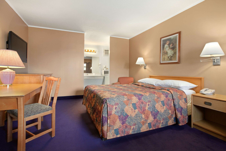 Bedroom 3, Travelodge by Wyndham Moose Jaw, Division No. 7
