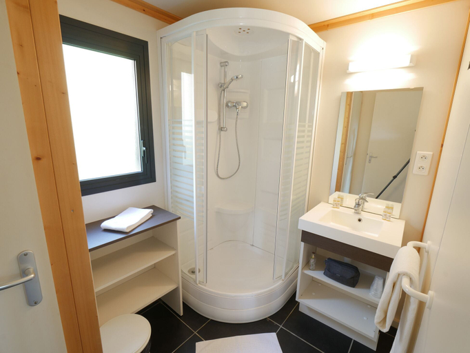 Bathroom 4, Le Domaine de Pelvezy - Vacances ULVF, Dordogne
