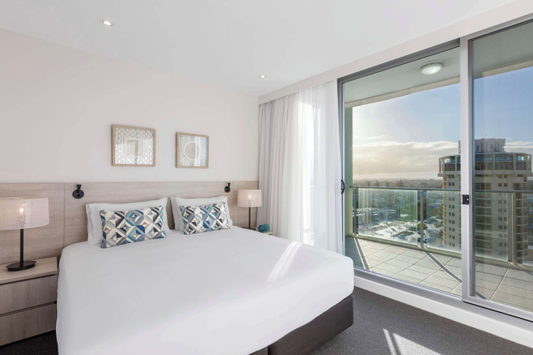 Bedroom 3, Oaks Glenelg Liberty Suites, Adelaide