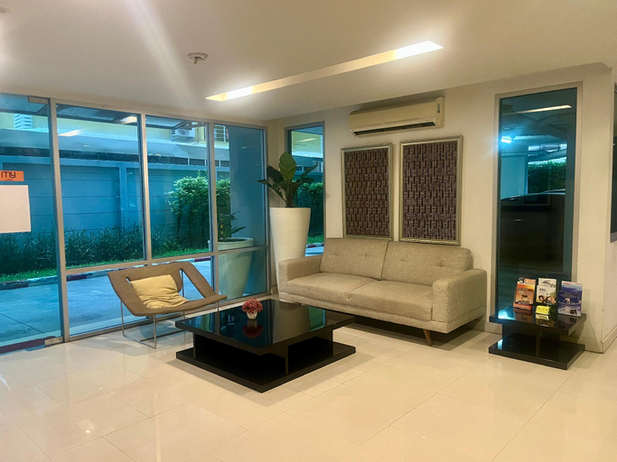 Public Area 3, One bdrm condo, 5 min.walk 2 BTS, Fiber optic WiFI, Wattana