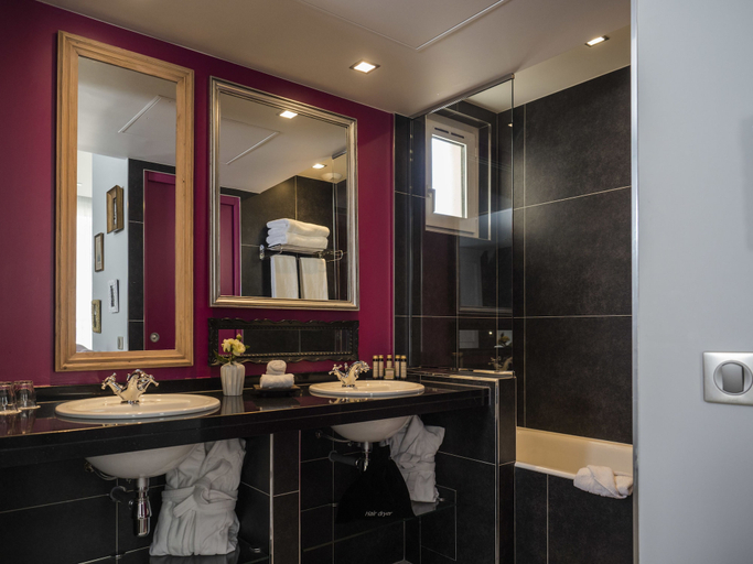 Bathroom 5, Hotel Taylor, Paris