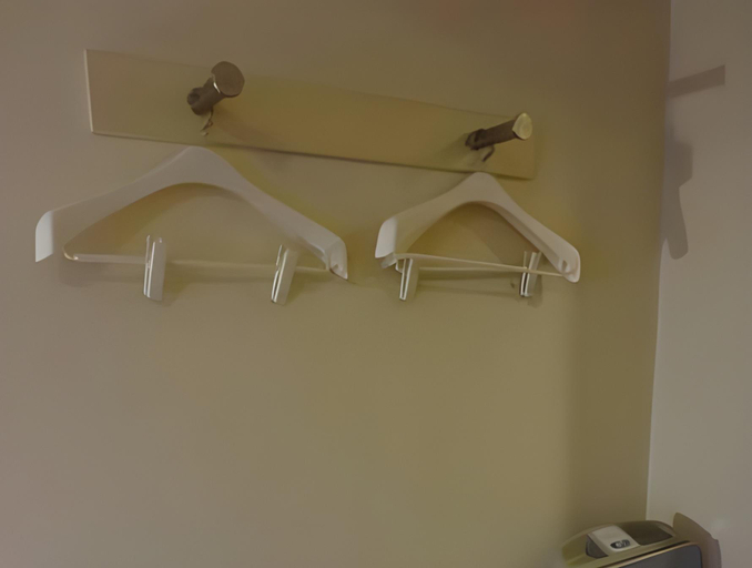 Bathroom 10