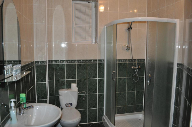 Bathroom 3, Hotel Alfa, Mukachivs'ka