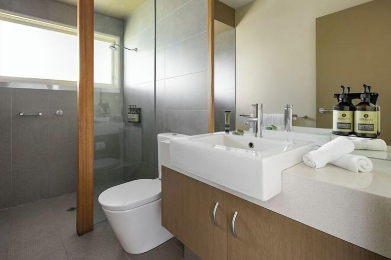 Bathroom 13