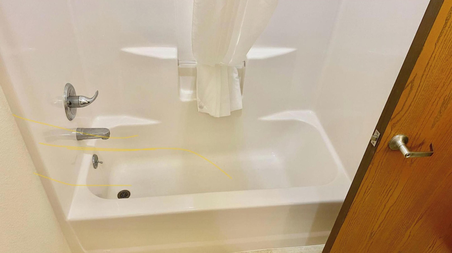 Bathroom 5, Park View Inn & Suites Hoisington, Barton