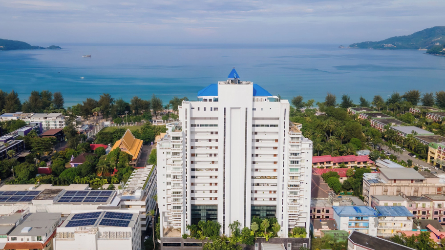 Exterior & Views 30