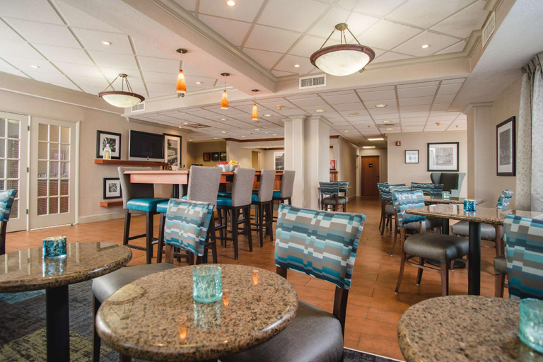 Food & Drinks, Hampton Inn Joplin, Newton