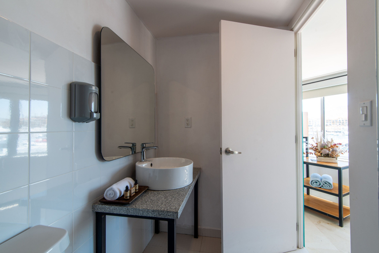 Bathroom 4, Mayan Monkey Los Cabos | Social Hotel, La Paz