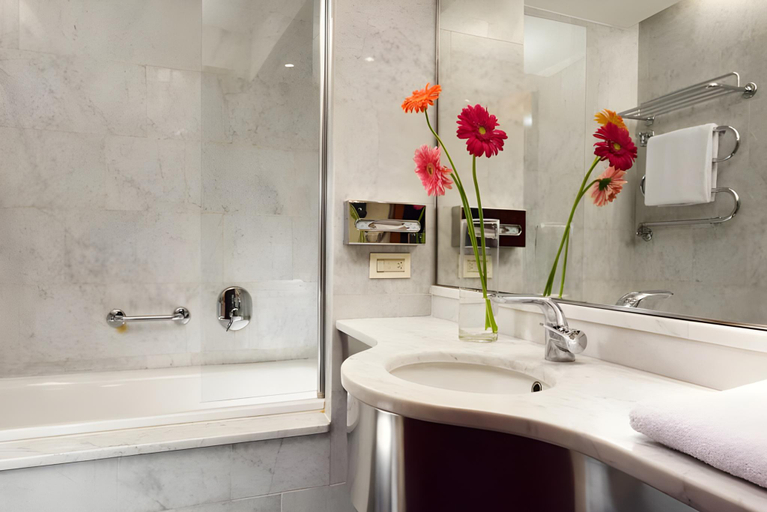 Bathroom 12