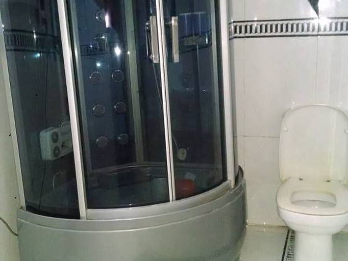 Bathroom, De Boss Deluxe Hotel, Mushin