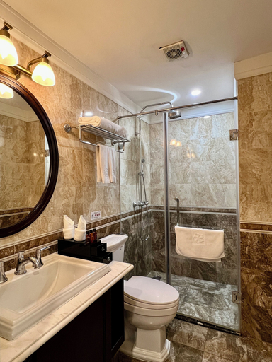 Bathroom 4, Hotel du Monde, Long Biên