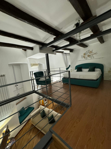 Others 5, La Maison Toledo, Napoli
