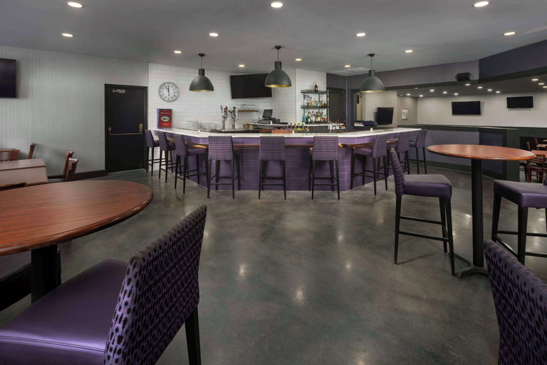 Food & Drinks 5, DoubleTree by Hilton Manhattan, KS, Riley