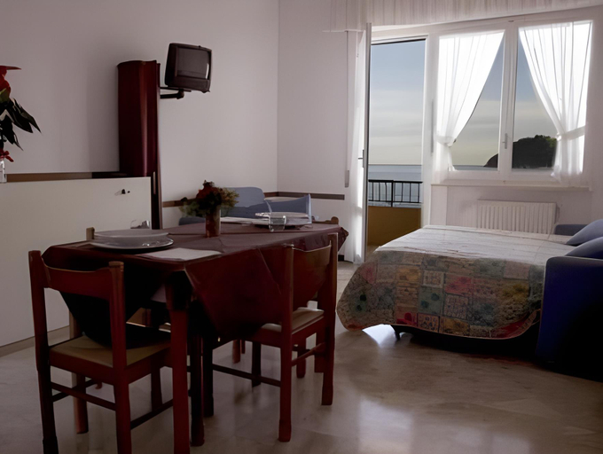 Bedroom 13