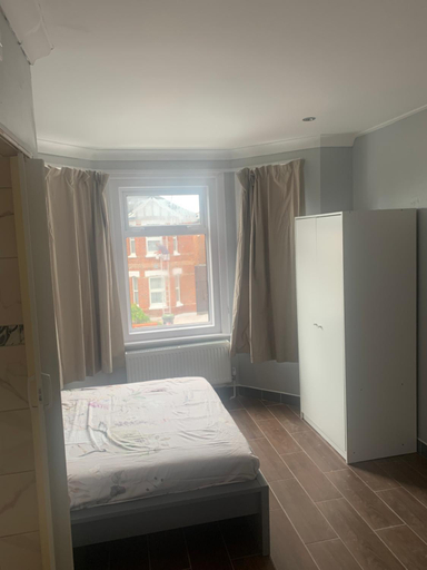 Others 3, Modern and Sleek Ensuite-Room with Double bed, Bournemouth