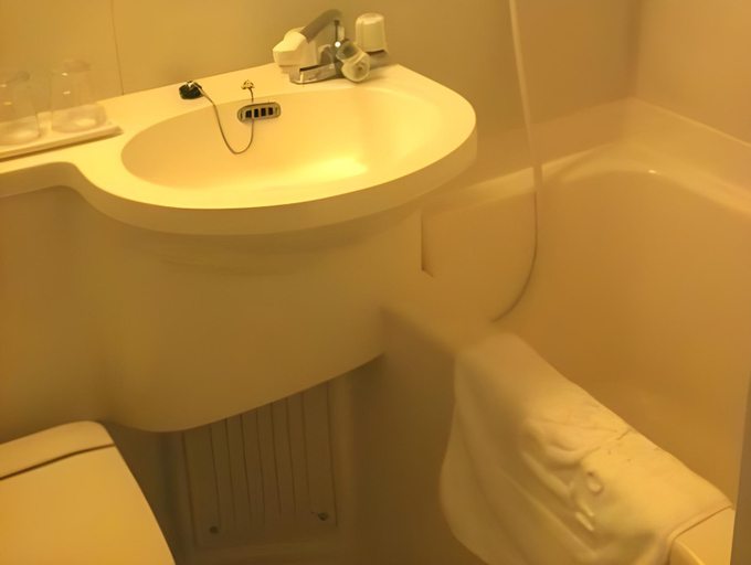 Bathroom 28