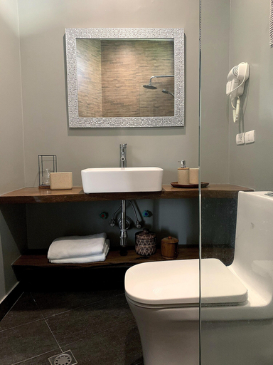 Bathroom 5, Mahi Mahi Dive Resort, Zamboanguita