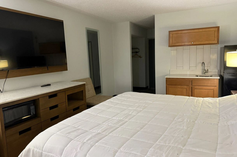 Bedroom 3, Suburban Studios Fairborn - Dayton, Greene
