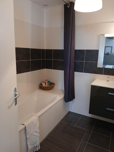 Bathroom 3, Chambre d'hotes La Ruzardiere, Ille-et-Vilaine