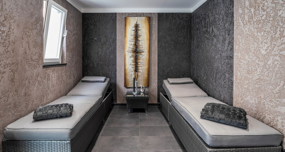 Bedroom 3, PLAZA INN Heilbronn, Heilbronn
