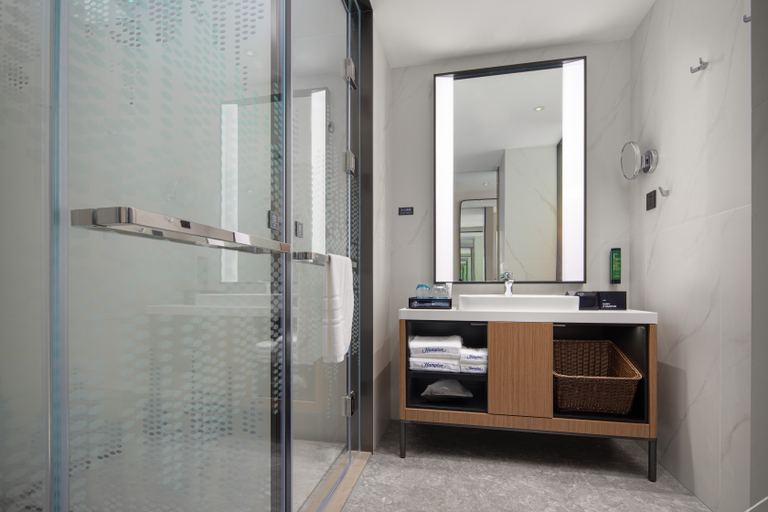 Bathroom 5, Hampton by Hilton Guangzhou Xintang, Guangzhou