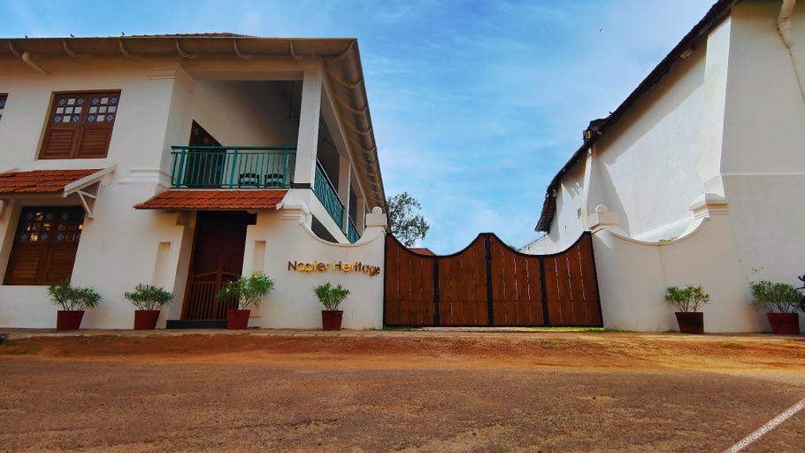 Exterior & Views