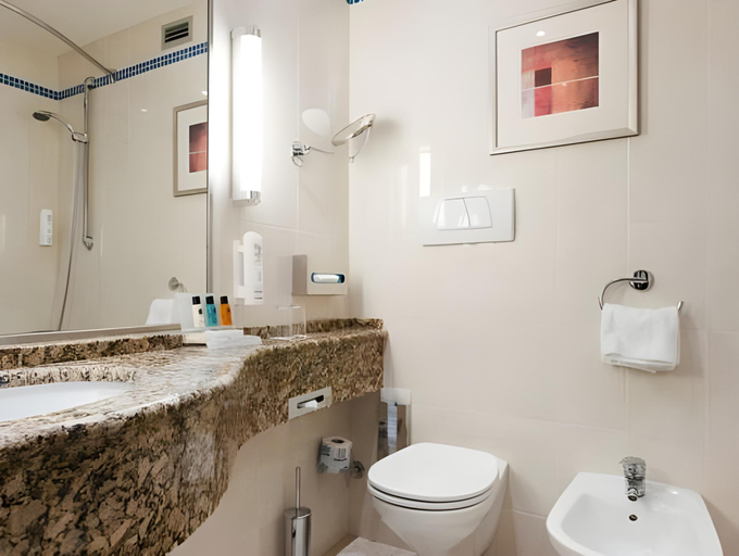Bathroom 10
