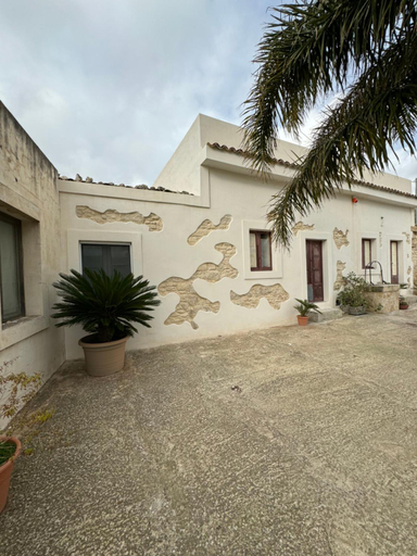 Others 4, Villa La Rosa, Ragusa