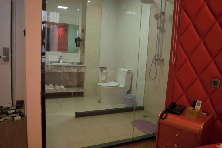 Bathroom, Fenni Music Video Hotel, Shijiazhuang