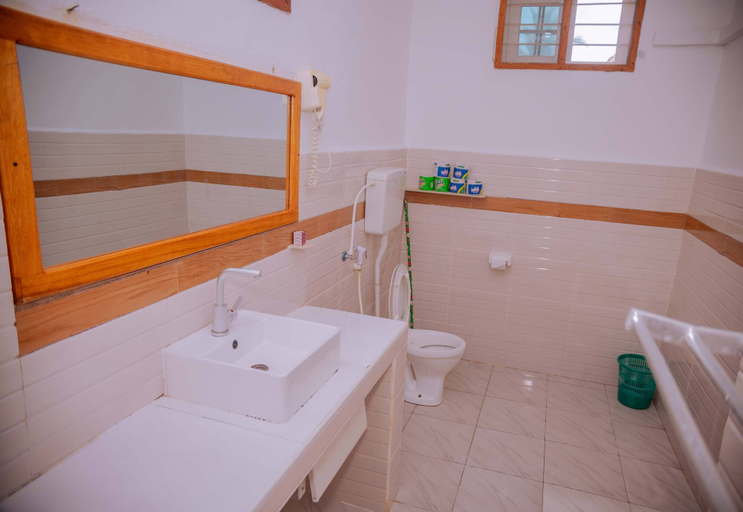 Bathroom 5, Baraka Beach Bungalows, Kaskazini 'A'