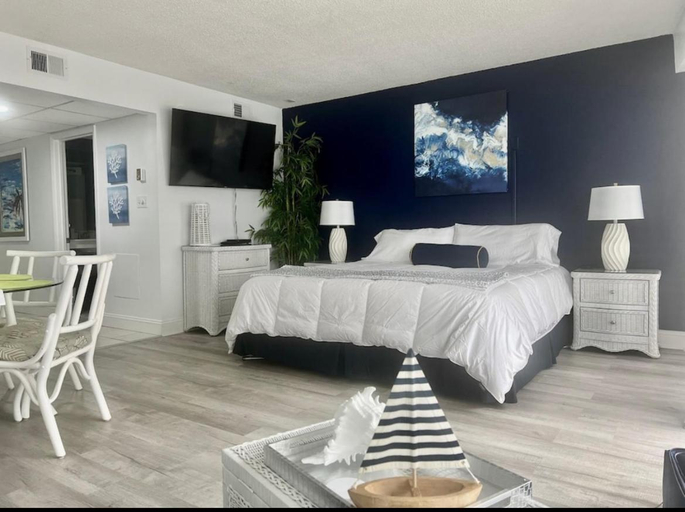 Bedroom, "Seas the Day" at St Clements, Horry