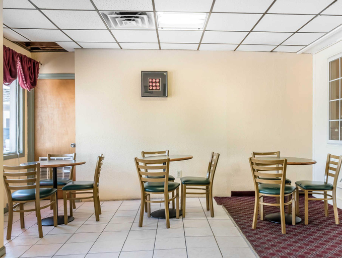 Food & Drinks 4, Econo Lodge Reading Airport, Berks